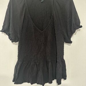 💜 2/$40! Torrid Black Smocked Blouse